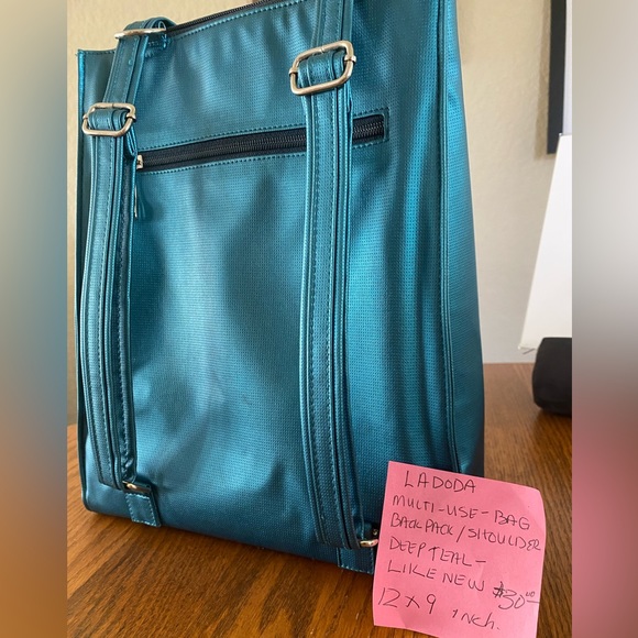 Convertible backpack style to shoulder carry purse - Picture 2 of 3